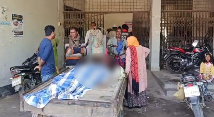 চাচীর মৃত্যুর খবর শুনে যাওয়ার পথে মোটরসাইকেল থেকে পড়ে গৃহবধূর মৃত্যু